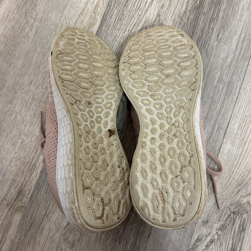 New Balance size 8.5 sneakers - Picture 4 of 7